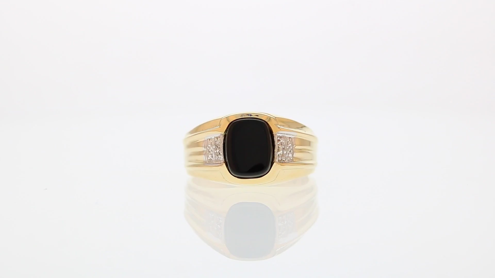 360 degree view of ring.