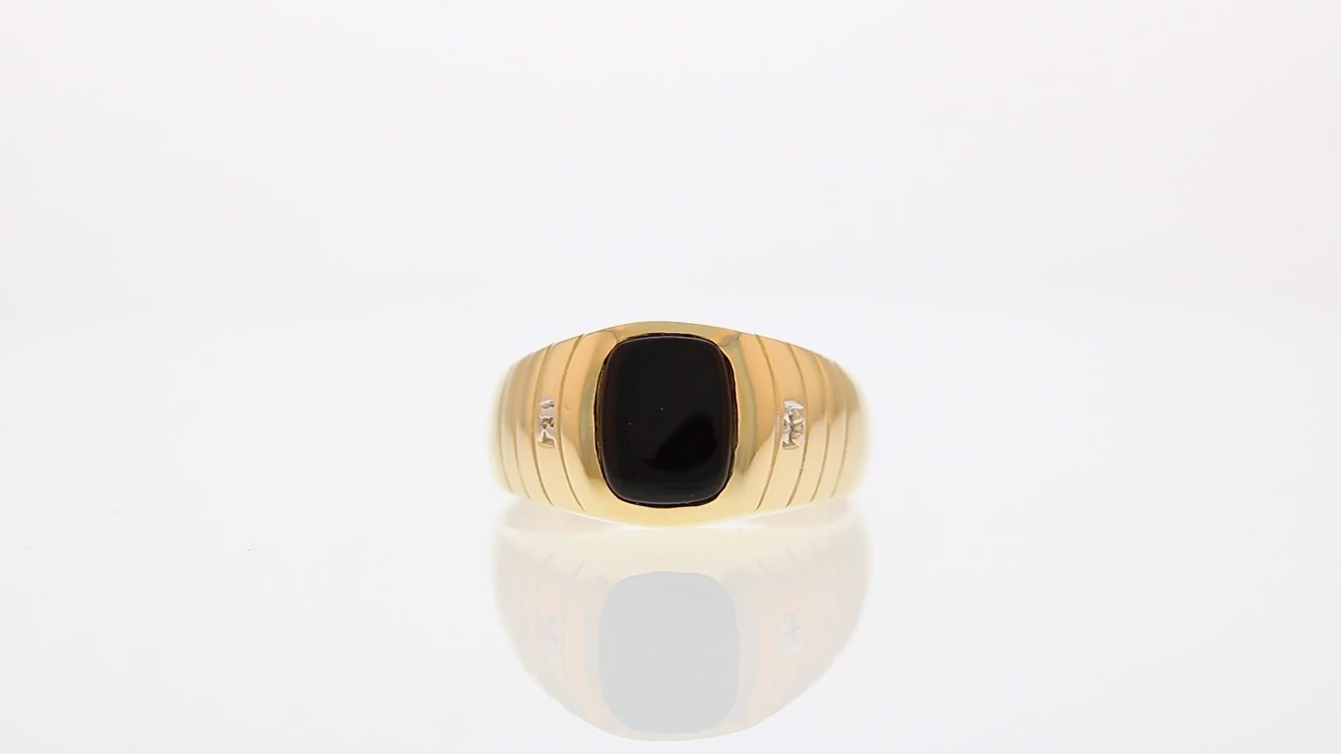 360 degree view of ring.